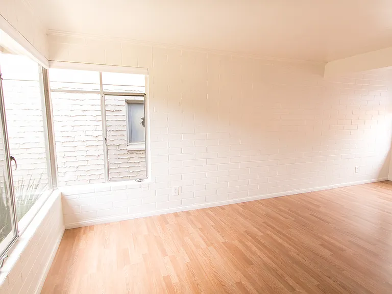 Charming 1br/1ba with Mid Century Touches in Ocean Beach/Point Loma — Photo 10
