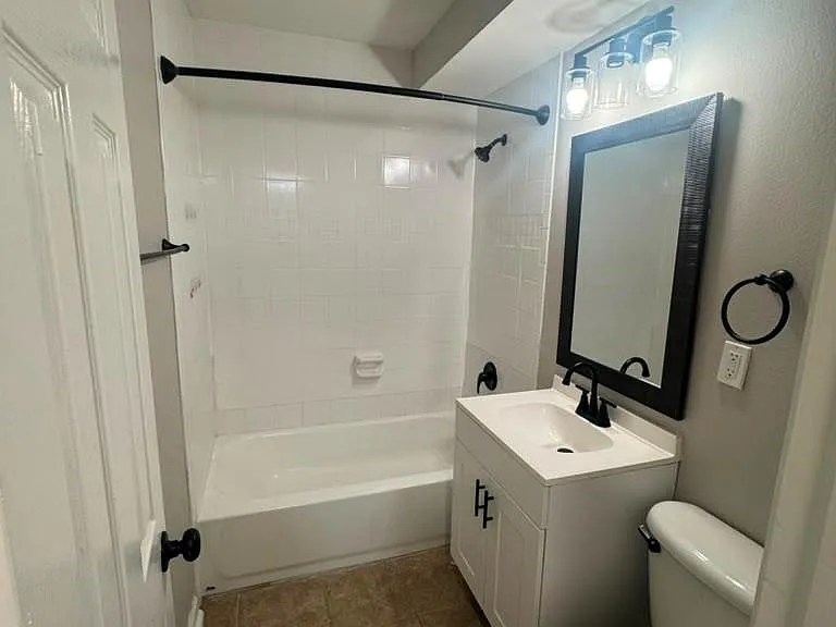 1225 W 25th St #3 — Photo 16