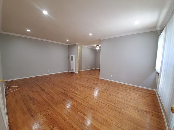 2nd image of 1124 Rexford Dr