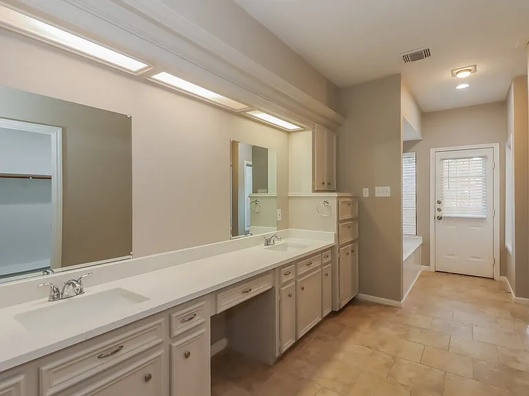 6031 Spring Creek Ln — Photo 15