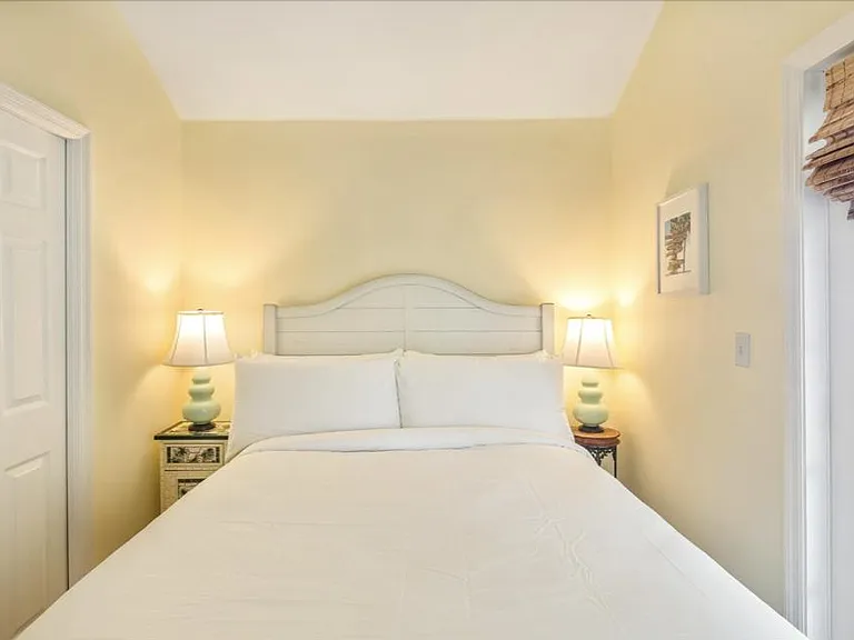 Queen bedroom alt. view