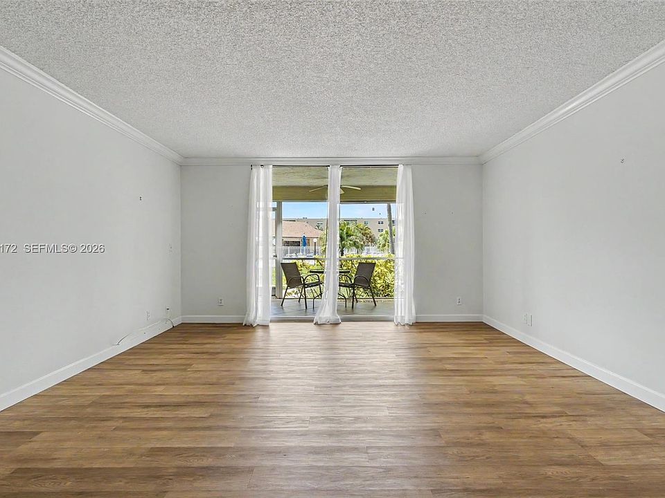 1st image of 414 SE 10th St APT 103