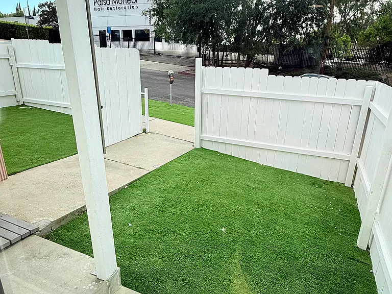 22157 Clarendon St #B — Photo 31