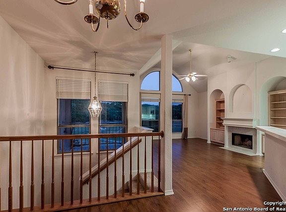 5th image of 135 Tapatio Dr E