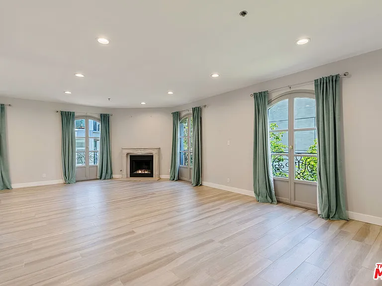 9249 Burton Way #404 — Photo 18