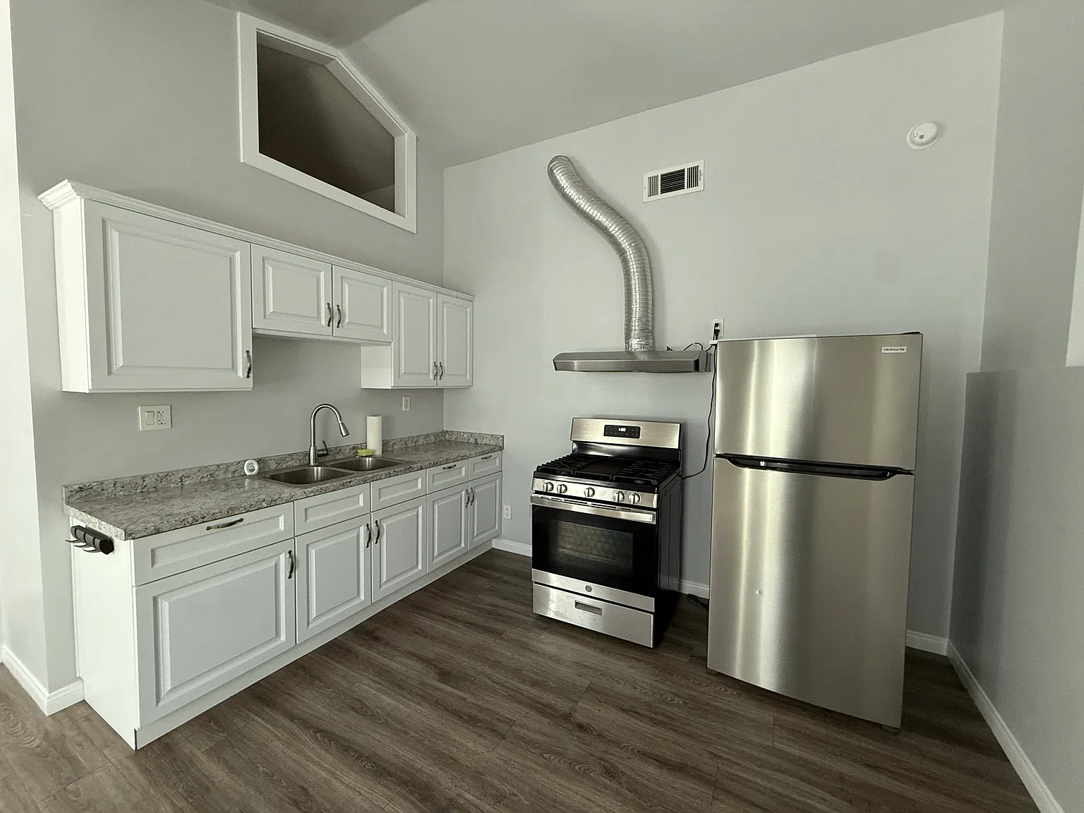 Studio, 450 sqft, $1,600 — Photo 3