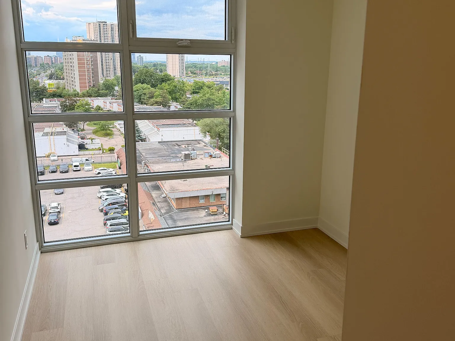 Yorkwood Condos — Photo 1
