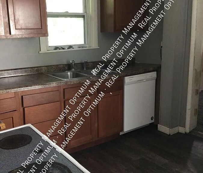1114 Hawthorne St — Photo 3