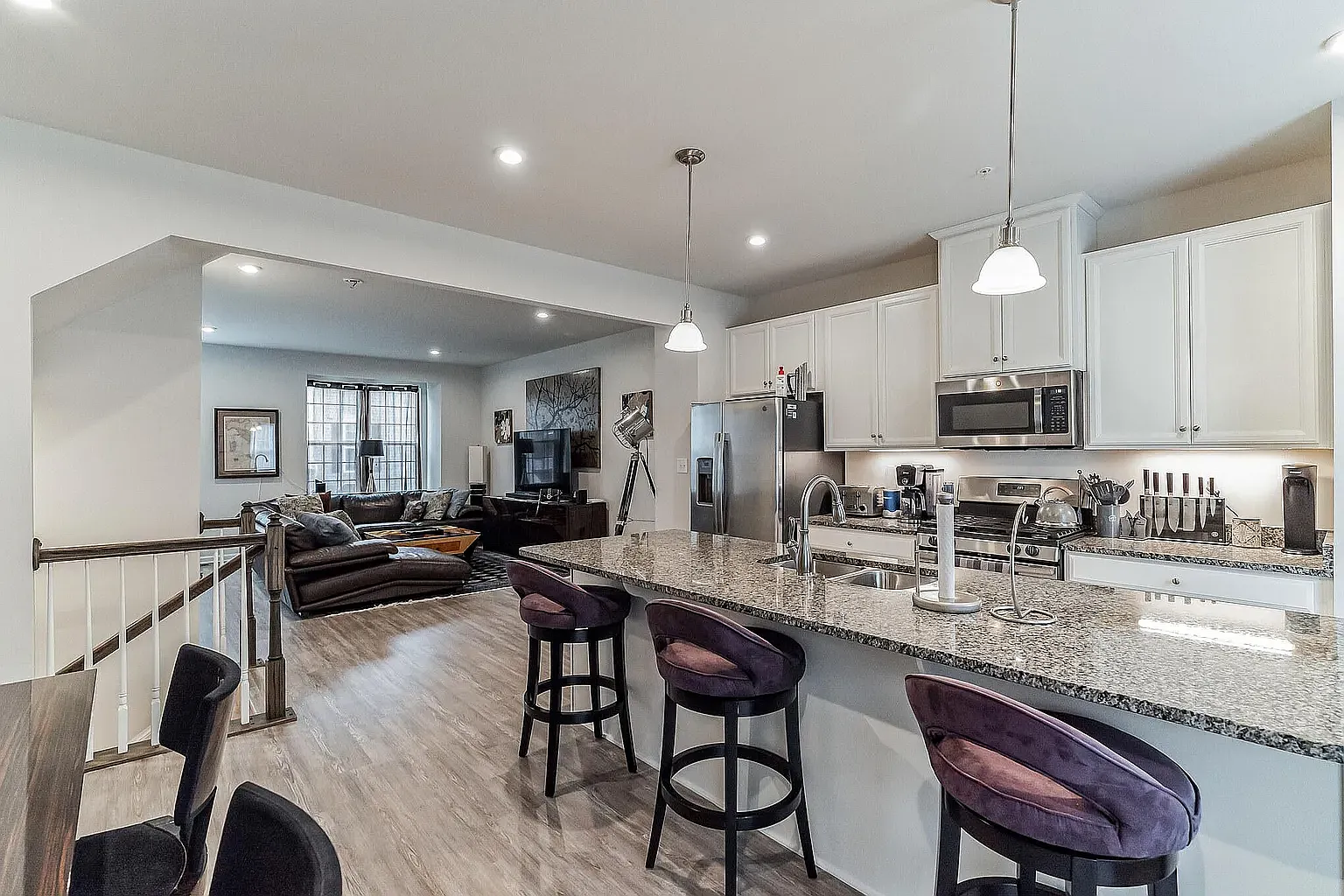 3 bed, 2.5 bath, 1750 sqft, $3,000 — Photo 1