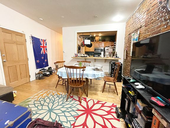 4th image of 204 Northampton St APT 1