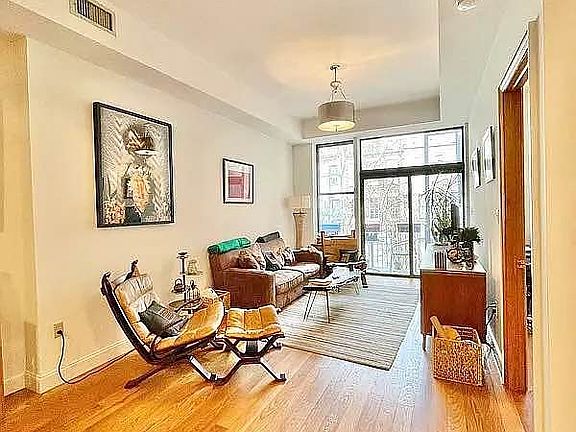 4th image of 319 W 101st St APT 3