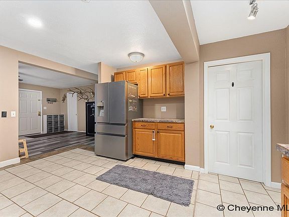 5th image of 4424 Laramie St