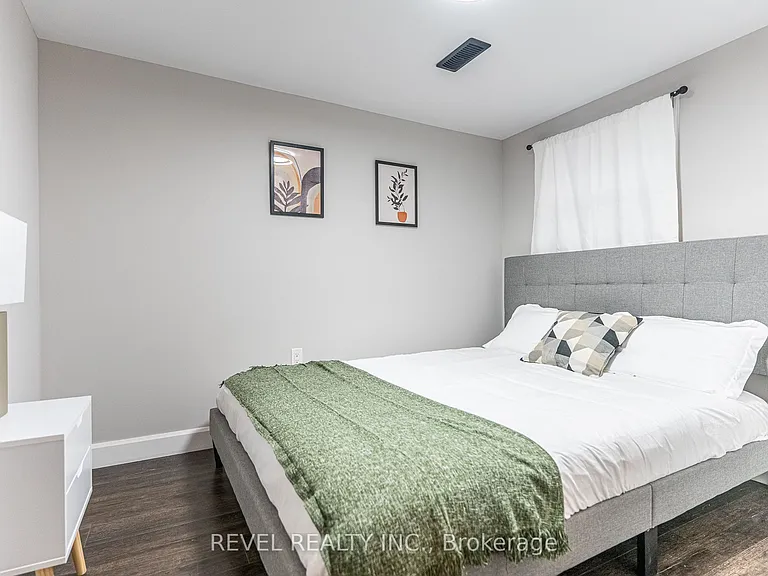 783 Queensdale Ave E #LOWER — Photo 5
