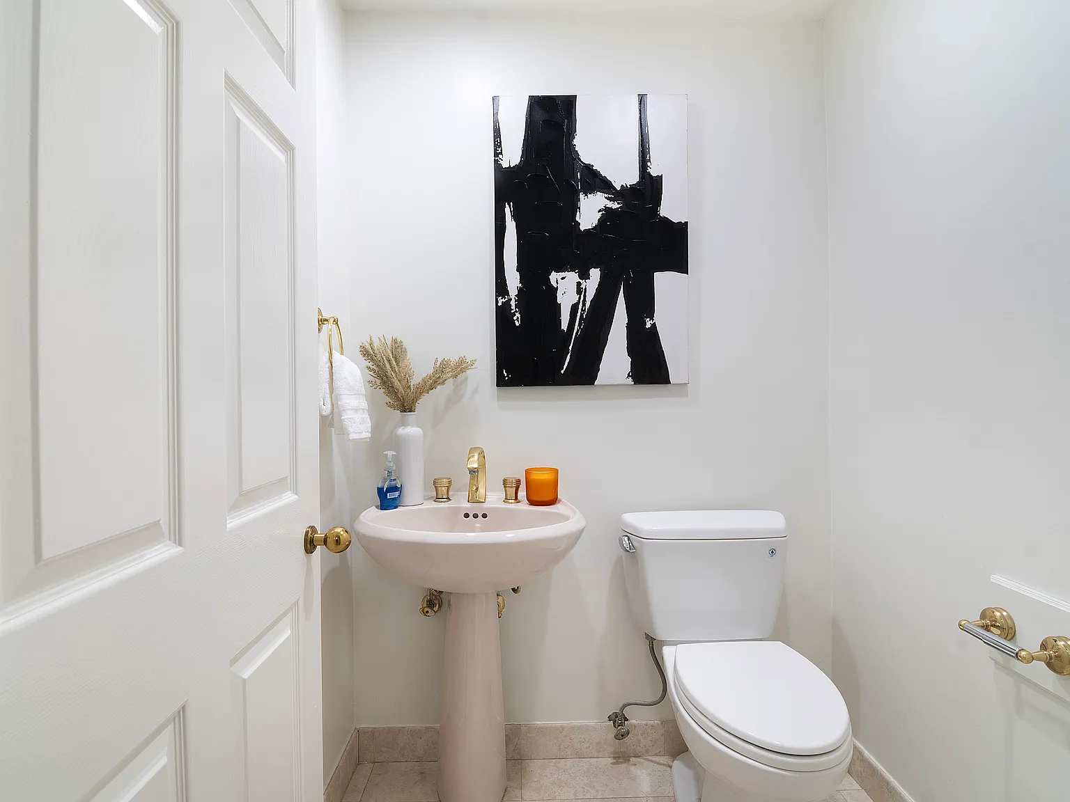 3 bed, 2110 sqft, $5,300 — Photo 1