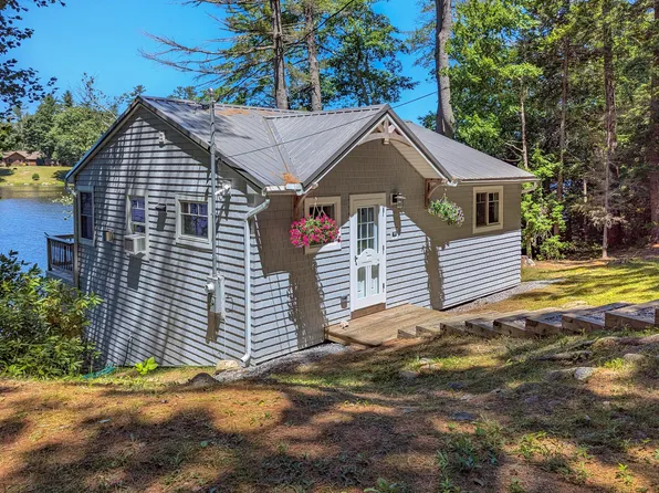 11 Charlotte Lane, Nobleboro, ME 04555