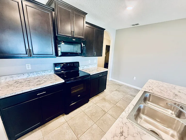 465 Sorrento Dr — Photo 23
