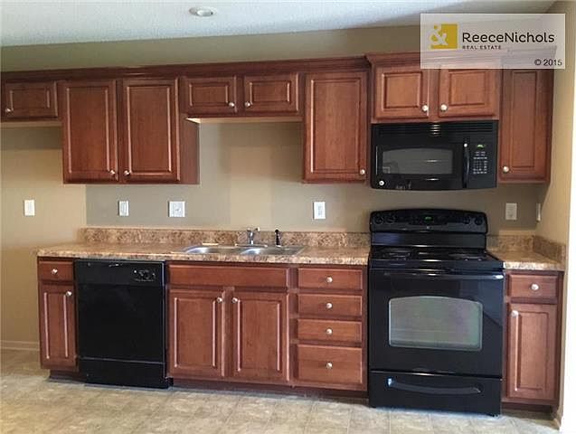 Updated Kitchen; Appliances Stay!