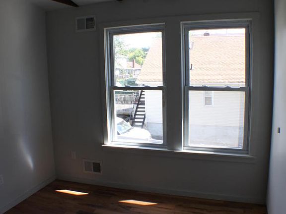 5th image of 31 Fancher Pl