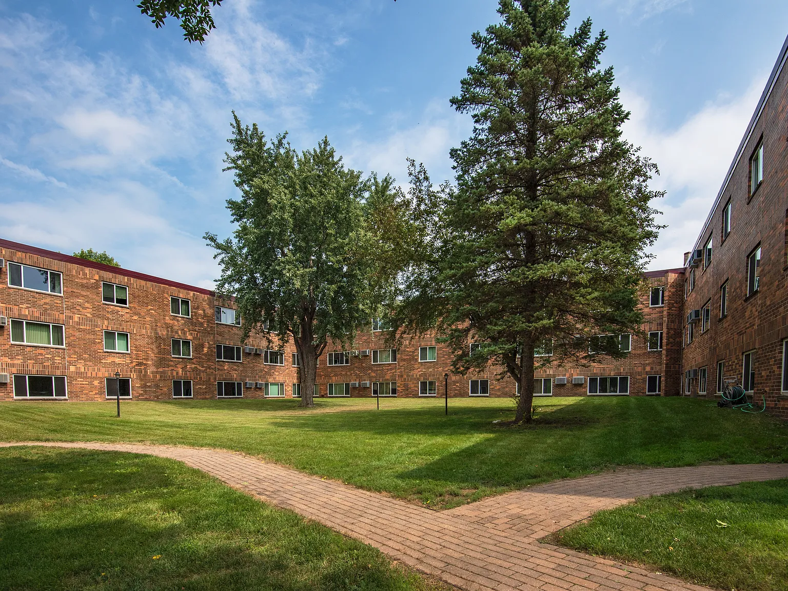 Marshall Square Apartments — Photo 1