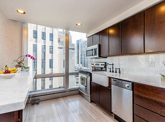 2nd image of 1300 N Astor St Unit 16B