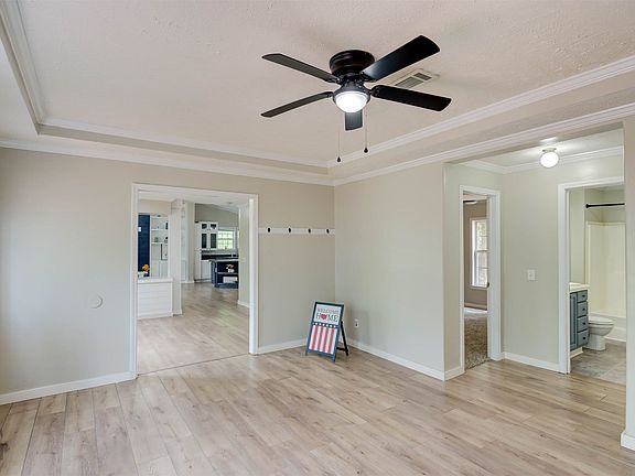 5th image of 379 Fox Creek Dr