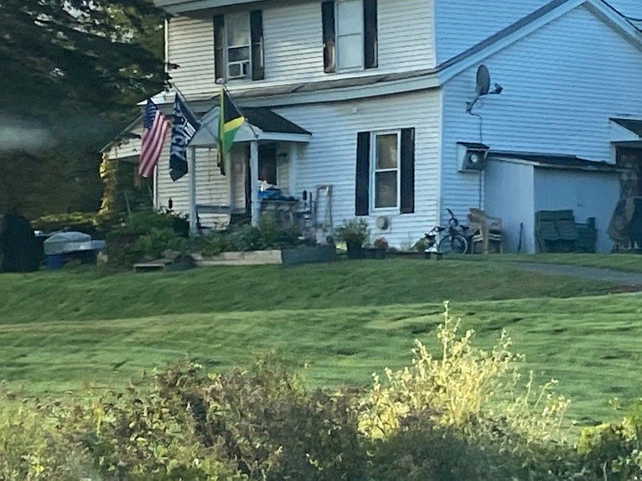 2nd image of 6933 Woodstock Rd