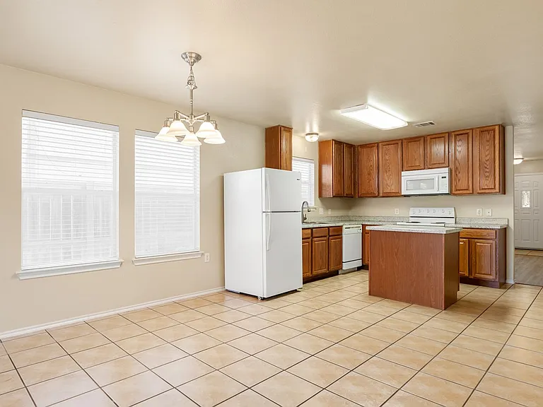 7400 Cayenne Ln — Photo 11