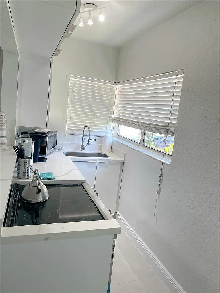 1 bed, 1.0 bath, 700 sqft, $1,900 — Photo 4