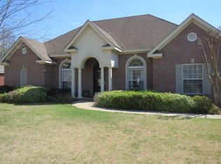 70 Live Oaks Dr, Millbrook, AL 36054