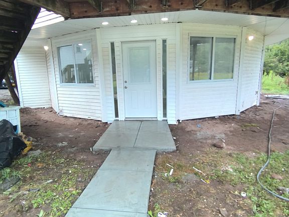 2nd image of 128 Pleasant Valley Rd #B