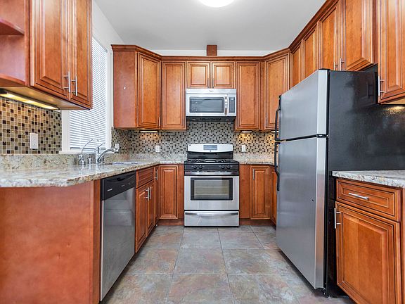 3rd image of 1201 Pine St APT 12