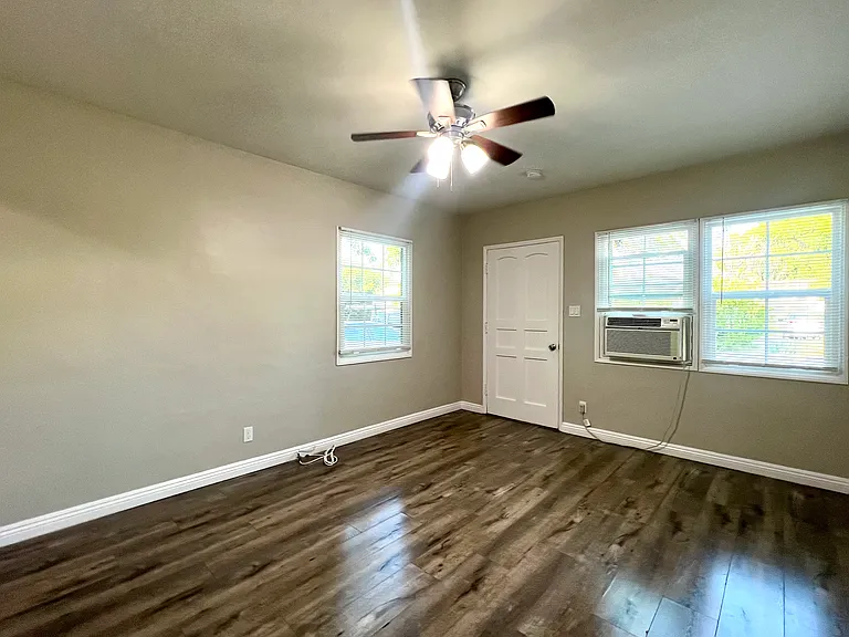 17542 Ventura Blvd #18 — Photo 4