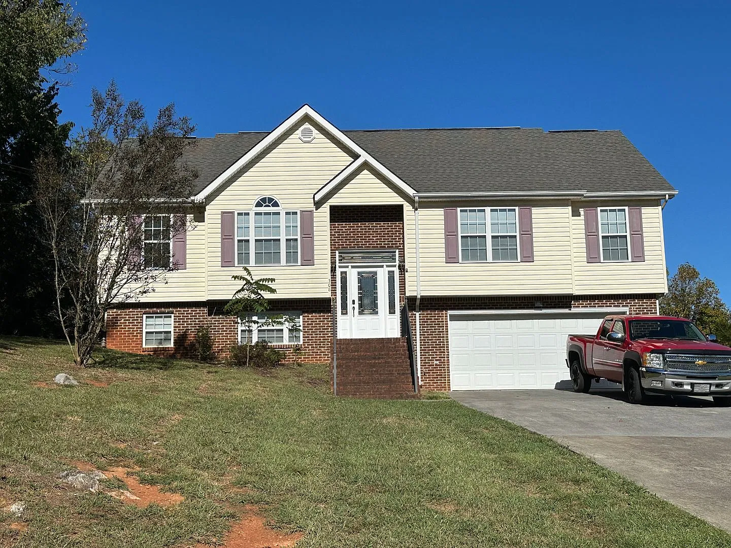 4 Bedroom/3 Bathroom House in Kingsport, TN — Photo 1