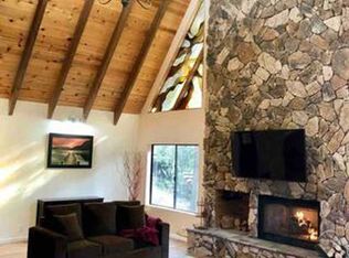 27957 Lakes Edge Rd, Lake Arrowhead, CA 92352