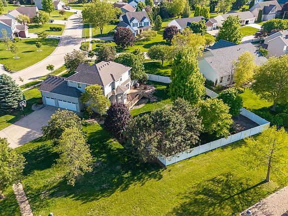 5th image of 102 Meadowland Dr