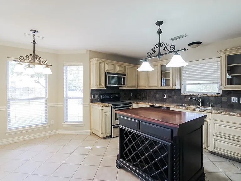 1 Charleston Ct — Photo 8