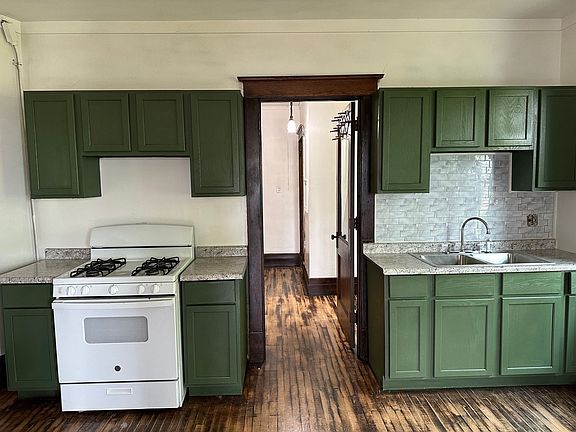 2nd image of 328-330 W Marion St #328-5