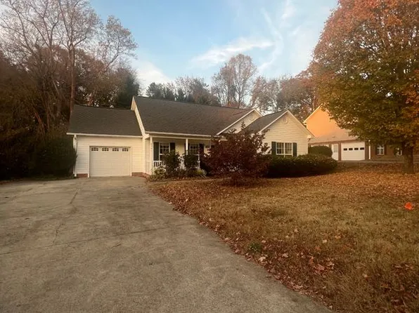 2721 Bridgeport Dr, Winston Salem, NC 27103