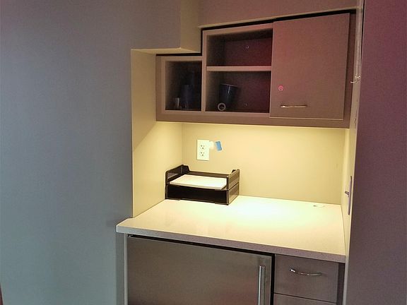 5th image of 22239 Marine View Dr S Ste 4
