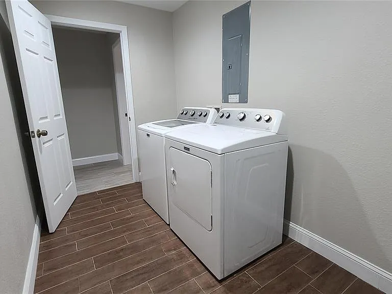 1718 Cardinal Dr — Photo 13