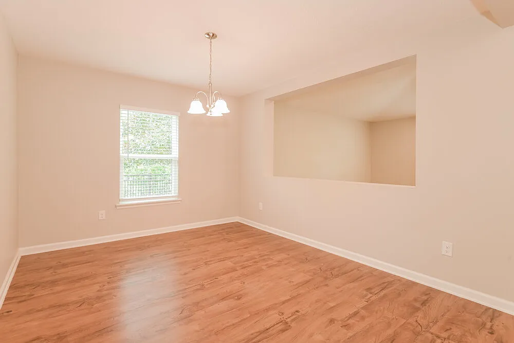 3 bed, 2.0 bath, 1902 sqft, $2,265 — Photo 4