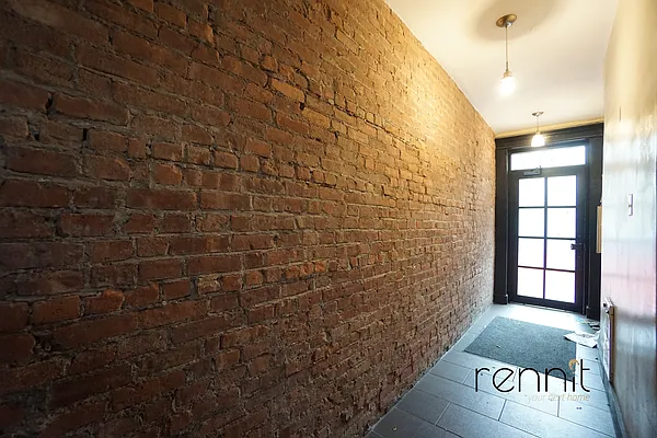 Rented by Rennit Inc. | media 21