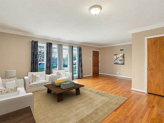 4th image of 10629 Larkspur Dr
