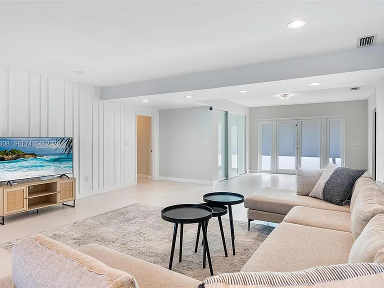 1055 Stillwater Dr — Photo 15