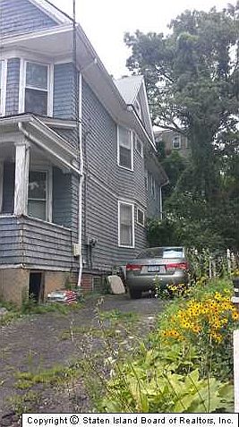 2nd image of 382 Victory Blvd