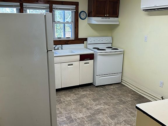 3rd image of 2501 Parkview Ave APT 2