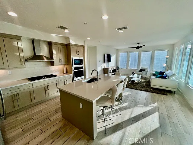 3 bed, 1836 sqft, $4,950 — Photo 4