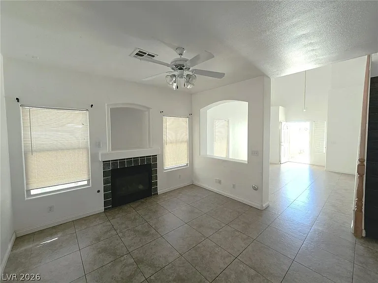 9034 W Rochelle Ave — Photo 3