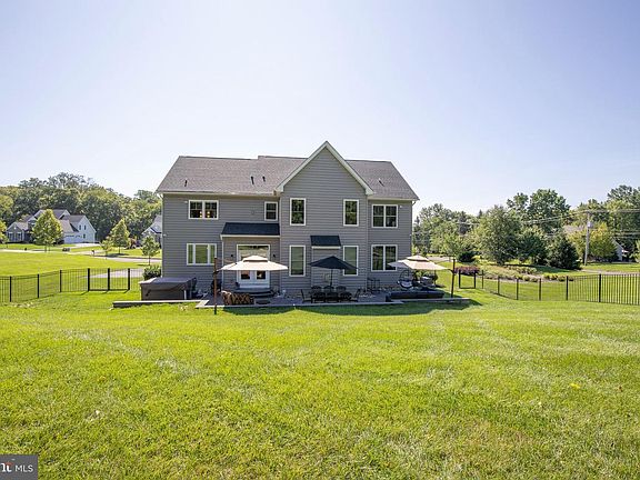5th image of 2 Oxford Ln