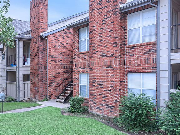 3rd image of 903 Ashford Ln #954941